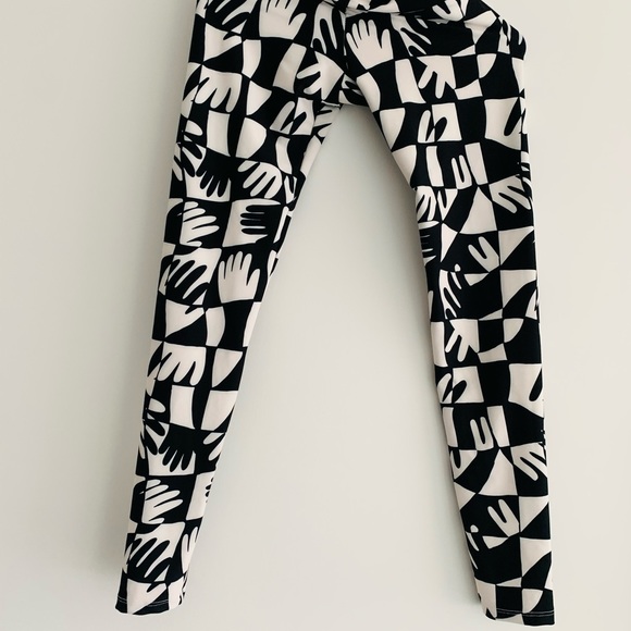 DAZEY LA HAND PRINT LEGGINGS - BLACK & WHITE - Picture 2 of 9